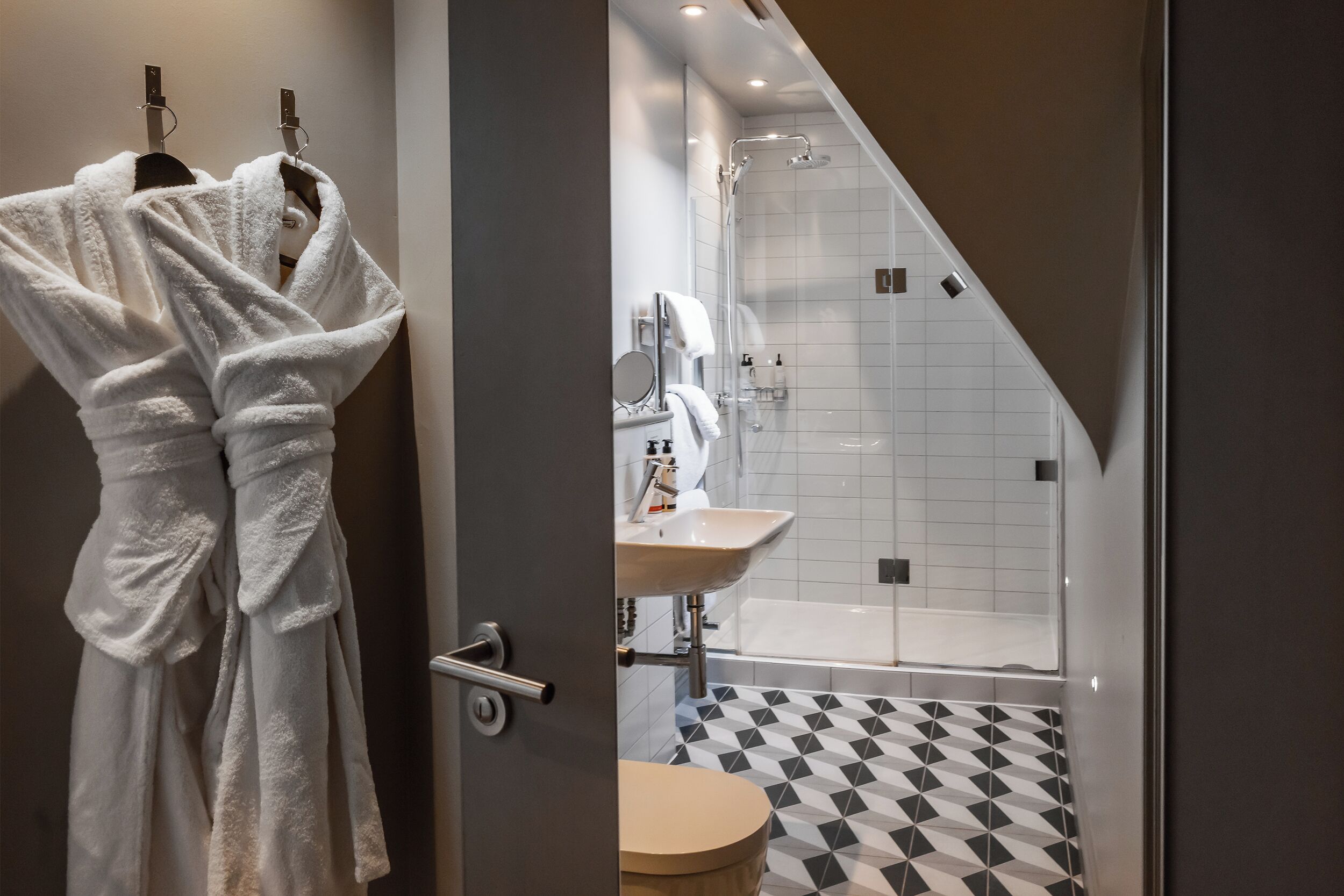 large double room | bathroom | free toiletries, hair dryer, bathrobes, towels