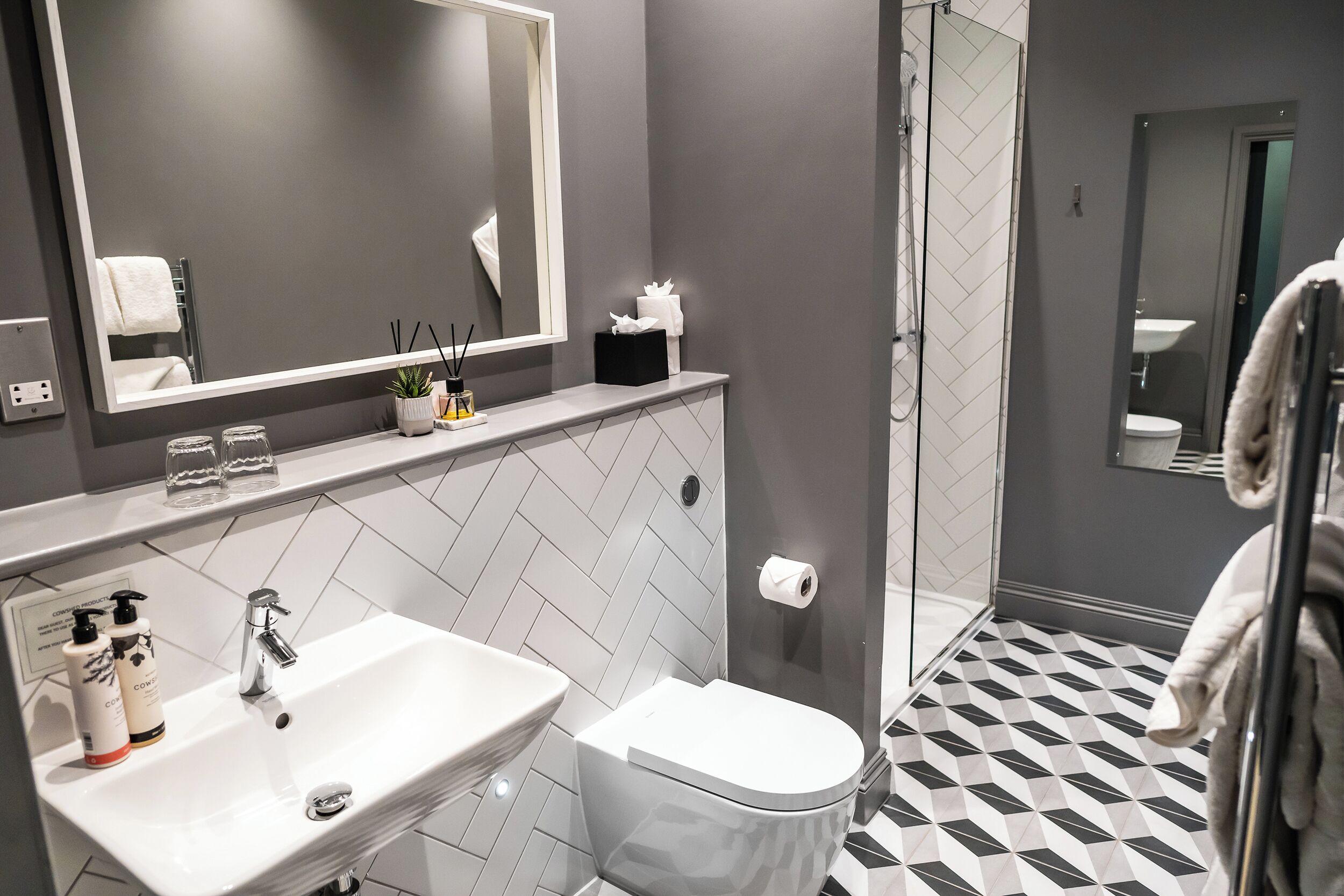 large double room | bathroom | free toiletries, hair dryer, bathrobes, towels