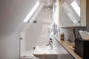 Large Double Room | Bathroom | Free toiletries, hair dryer, bathrobes, towels