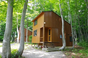 Exterior detail - Gassan Pole Pole Farm (Nishikawa)