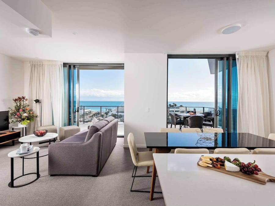 In-room safe, laptop workspace, blackout drapes, iron/ironing board