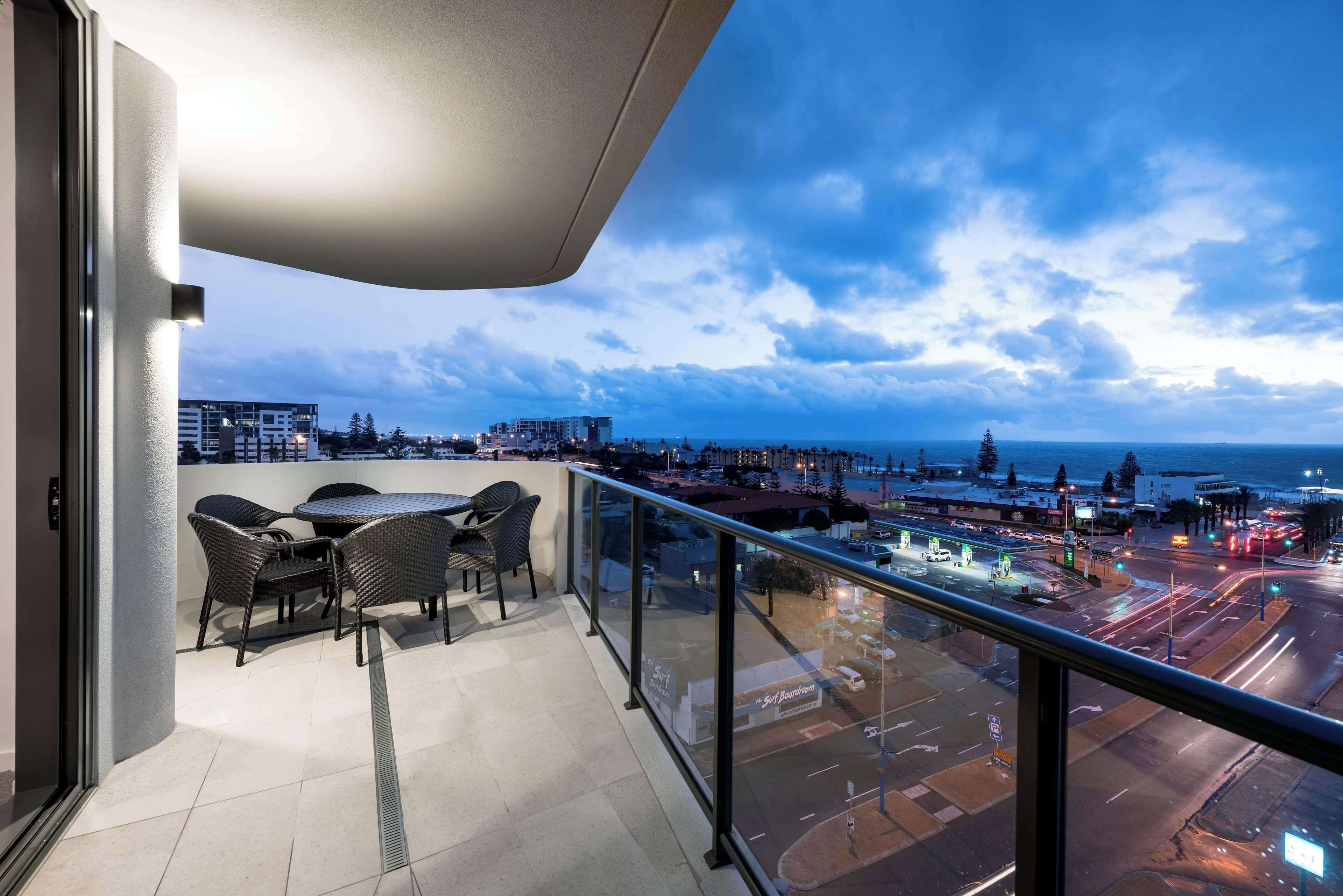 In-room safe, laptop workspace, blackout drapes, iron/ironing board