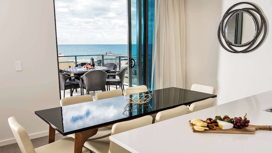 Ramada VetroBlu Scarborough Beach