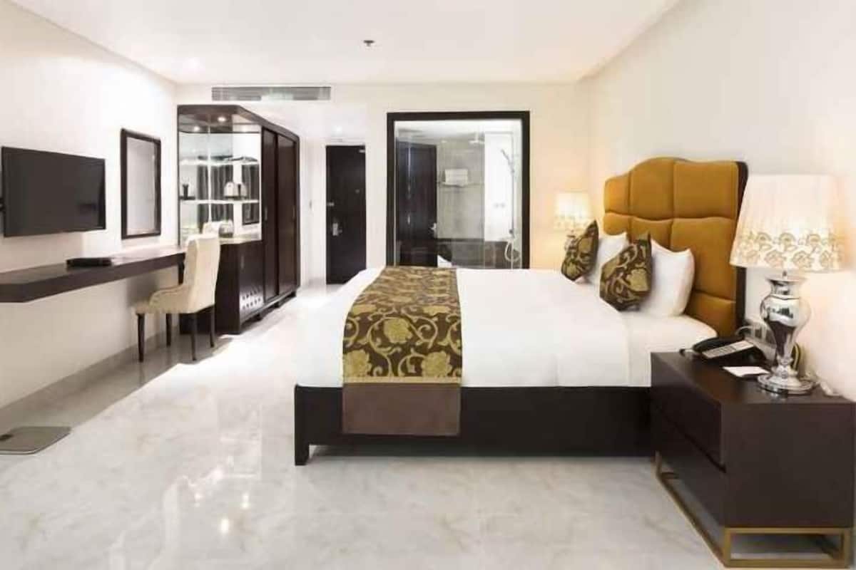 Minibar, in-room safe, desk, soundproofing