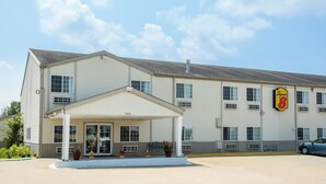 A two-story motel with a covered entrance and a parking lot. - Super 8 by Wyndham Sweet Springs (Sweet Springs)