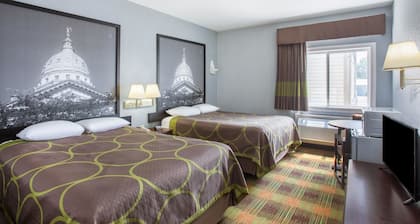 Super 8 by Wyndham Sweet Springs