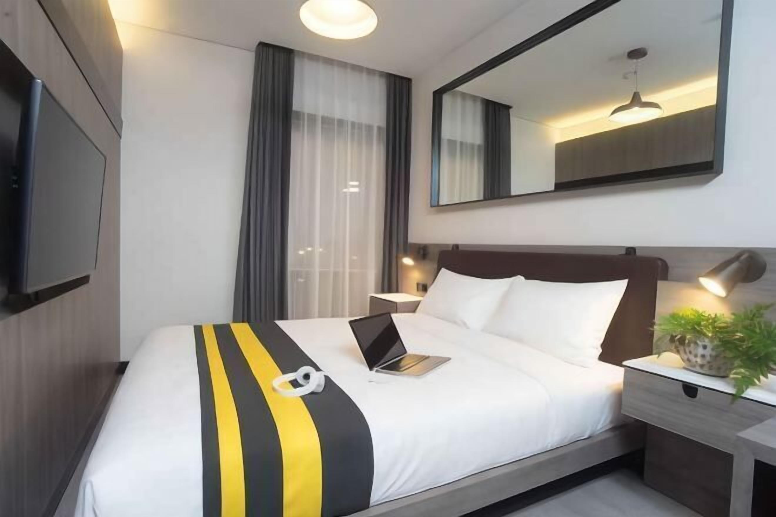 Blackout curtains, soundproofing, iron/ironing board, free WiFi