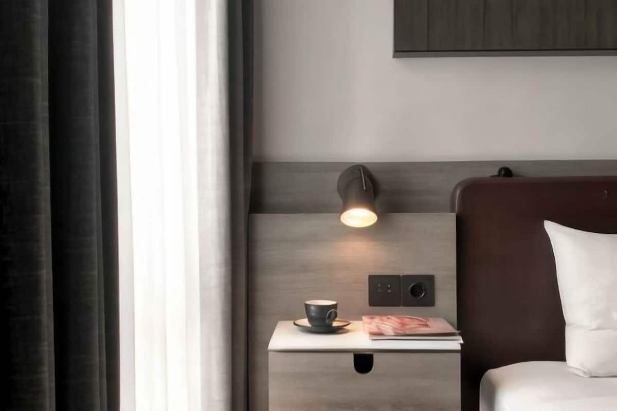 Blackout curtains, soundproofing, iron/ironing board, free WiFi