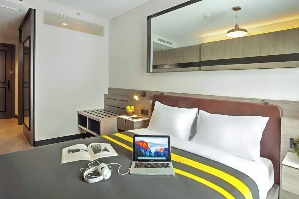 Blackout curtains, soundproofing, iron/ironing board, free WiFi