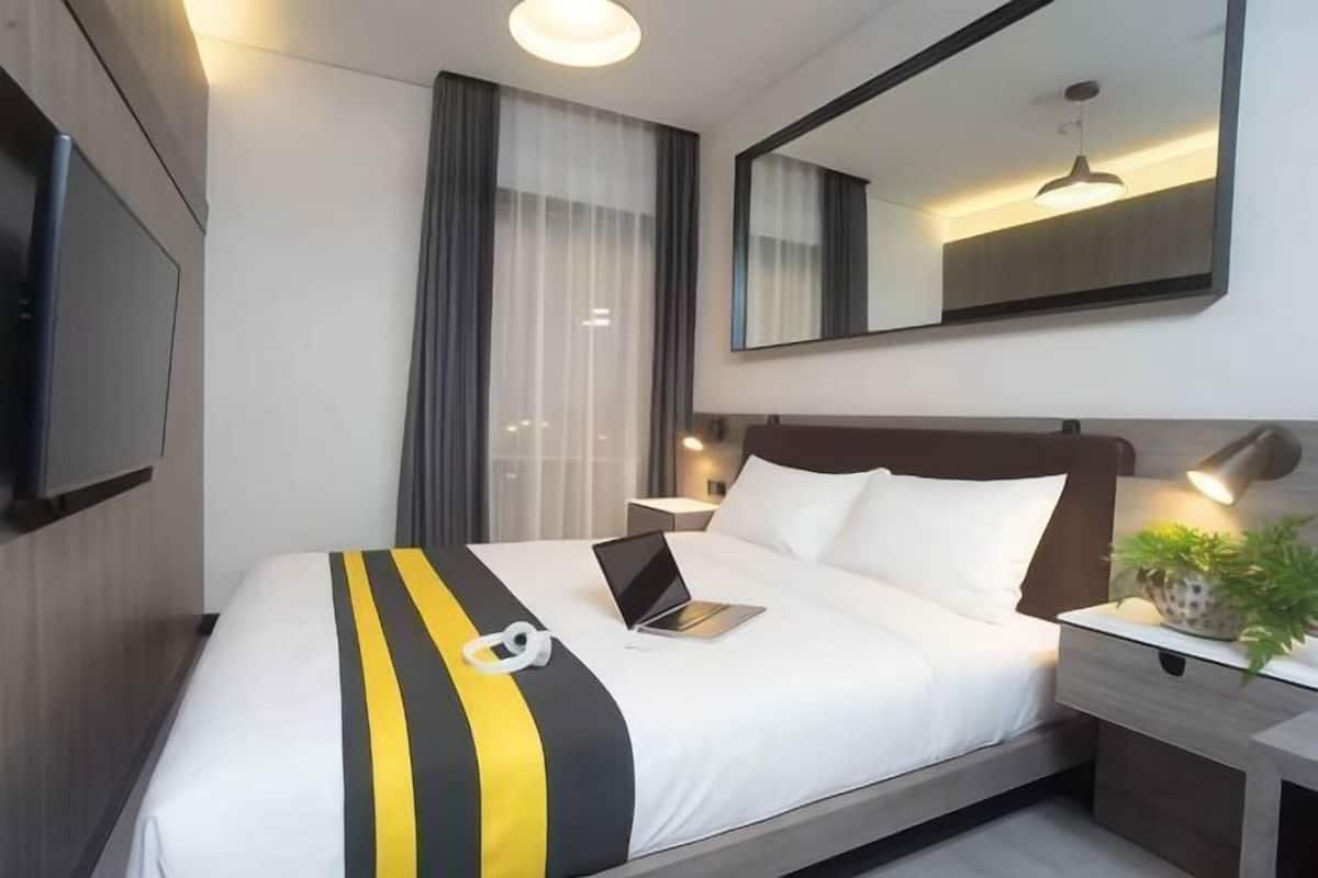 1 slaapkamer, verduisterende gordijnen, geluiddichte muren