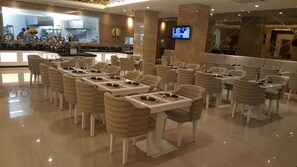 Breakfast area - Grand Viveana Hotel (Bandung)