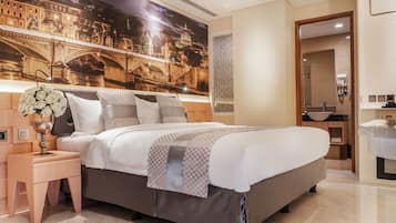 Suite Grand | Brankas, meja kerja, kedap suara, dan setrika/meja setrika