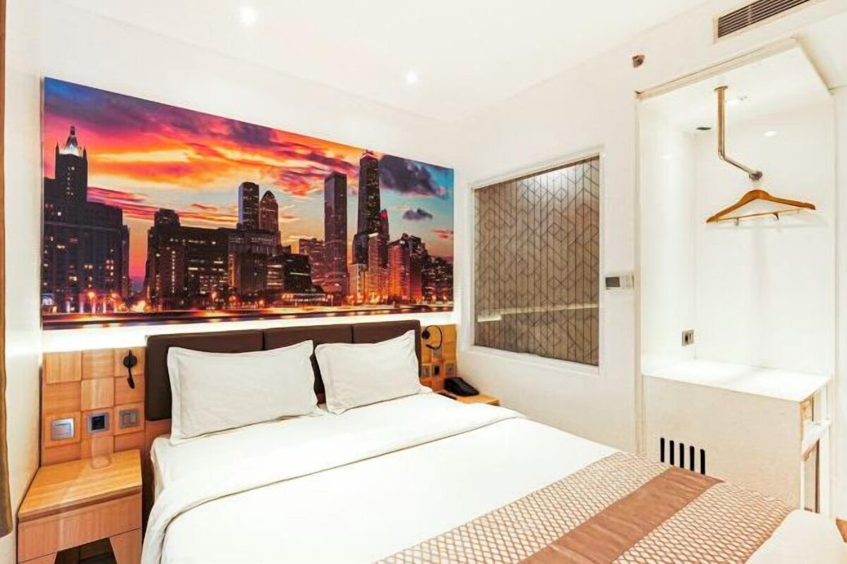 In-room safe, desk, soundproofing, iron/ironing board
