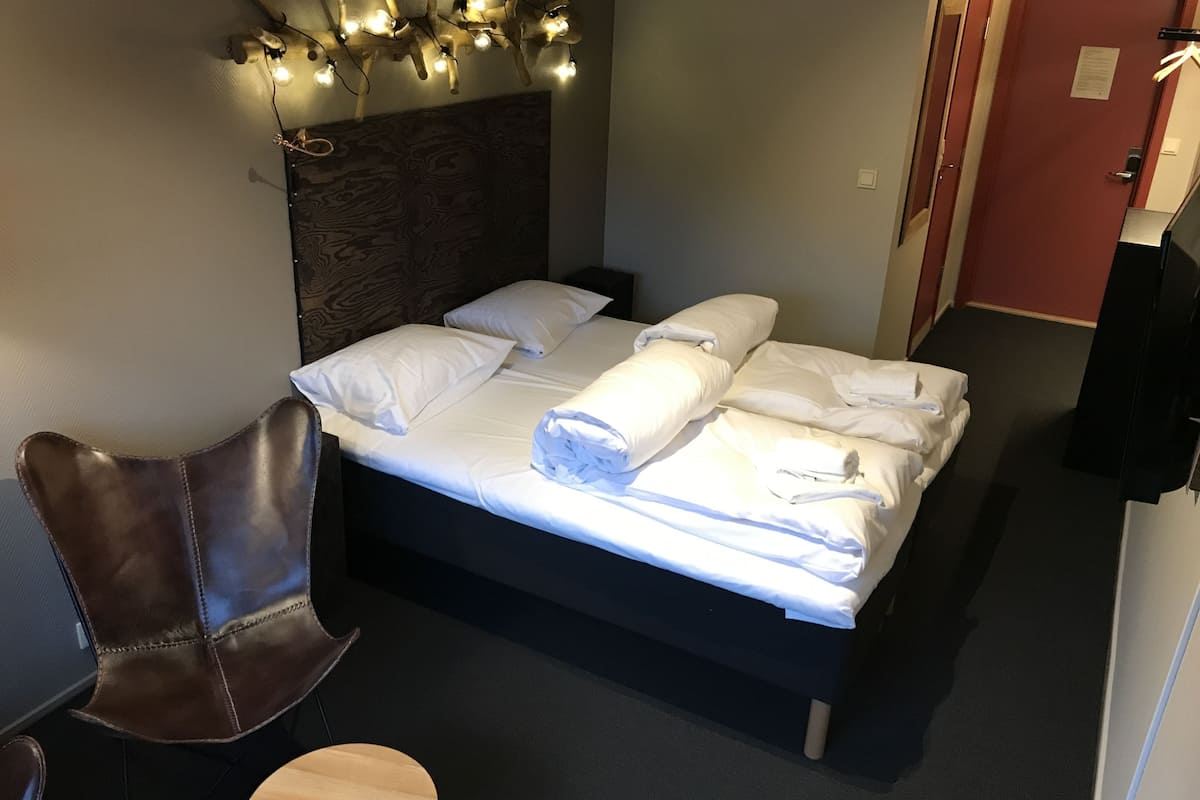triple room | pillow-top beds, free wifi, bed sheets