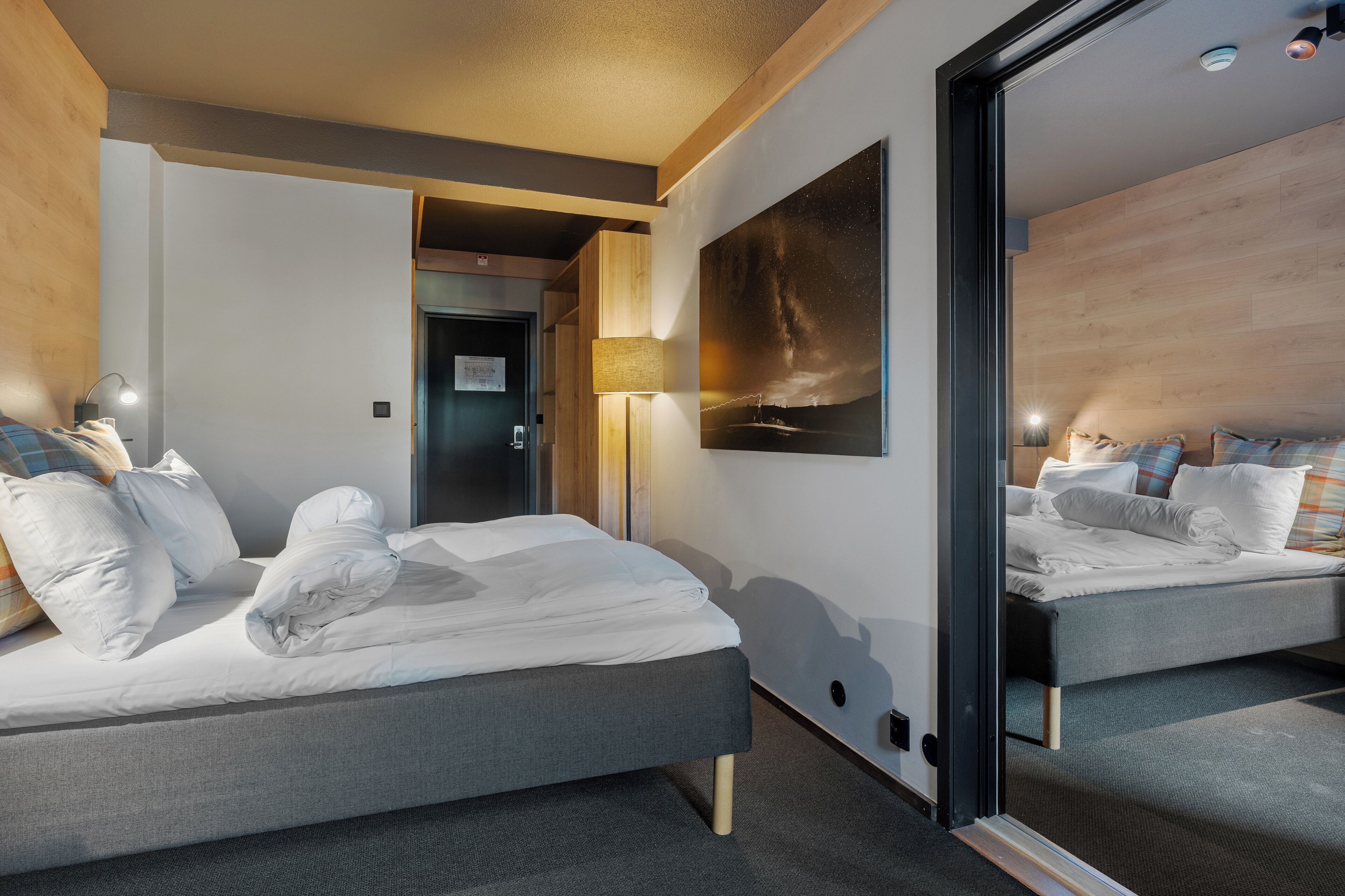 Surmatelas, Wi-Fi gratuit, draps fournis