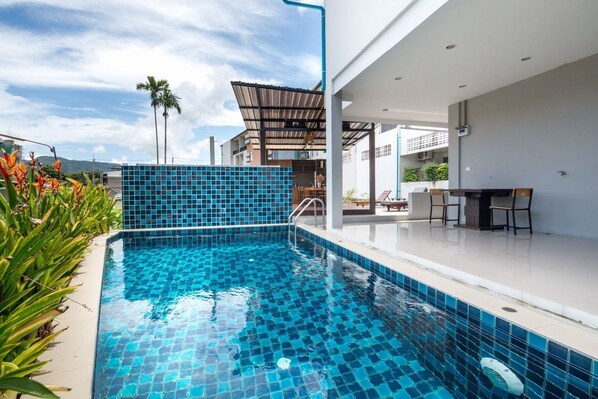 Outdoor pool - Ocean12 Chic Hotel (Chalong)