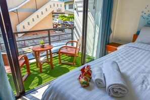 Balcony - Ocean12 Chic Hotel (Chalong)