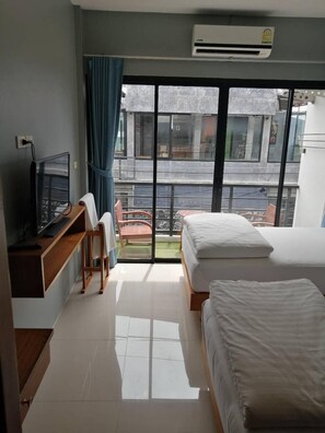 In-room safe, blackout drapes, free WiFi