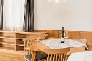 Deluxe Apartment | Living area