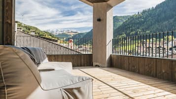 Exclusieve penthouse, 2 slaapkamers, terras, uitzicht op bergen | Terras