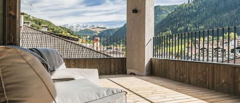 Exclusive Penthouse, 2 Bedrooms, Patio, Mountain View | Terrace/patio