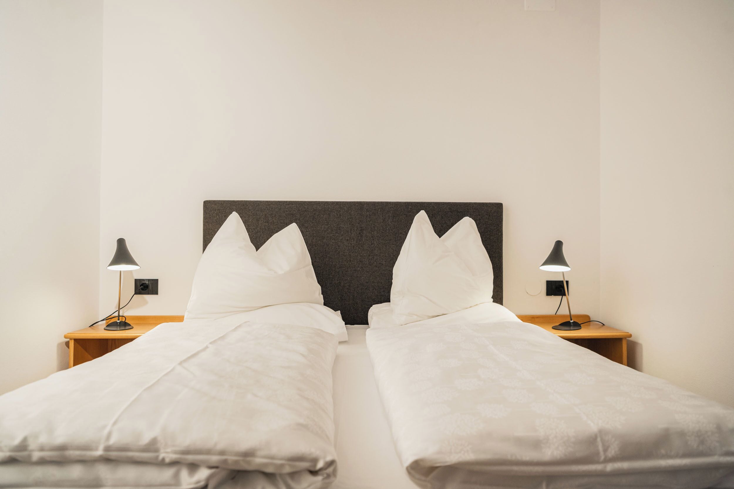 Deluxe-Doppel- oder -Zweibettzimmer | Zimmersafe, kostenloses WLAN, Bettwäsche