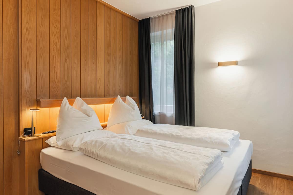 1 bedroom, in-room safe, free WiFi, bed sheets