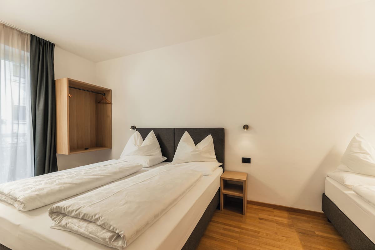 1 bedroom, in-room safe, free WiFi, bed sheets