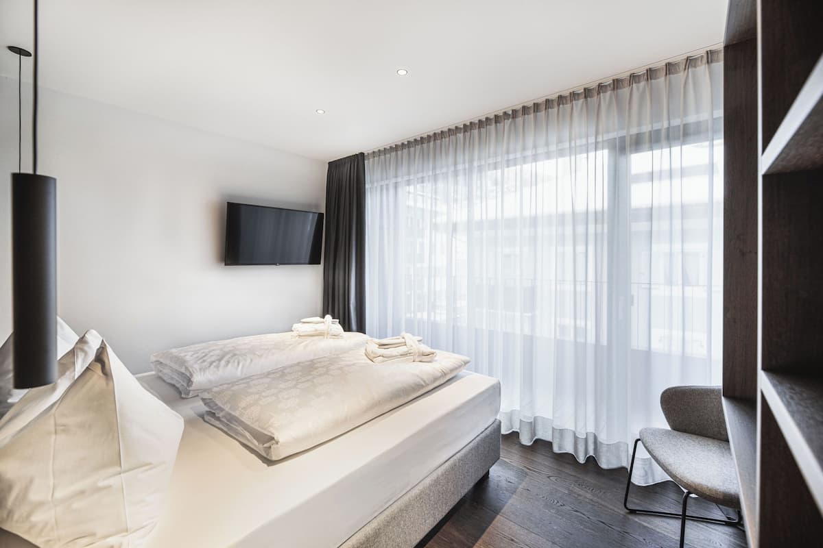 1 bedroom, in-room safe, free WiFi, bed sheets