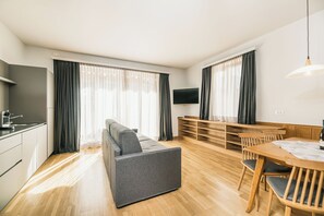 Deluxe Apartment | Living area | 24-inch flat-screen TV with digital channels, TV - Aquila Dolomites Residence (Ortisei)