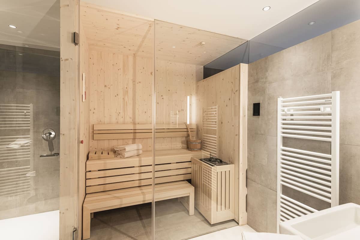 Apartamento exclusivo, 1 quarto, sauna seca, vista para a montanha | Banheiro | Secador de cabelo, chinelos, bidê, toalhas de banho