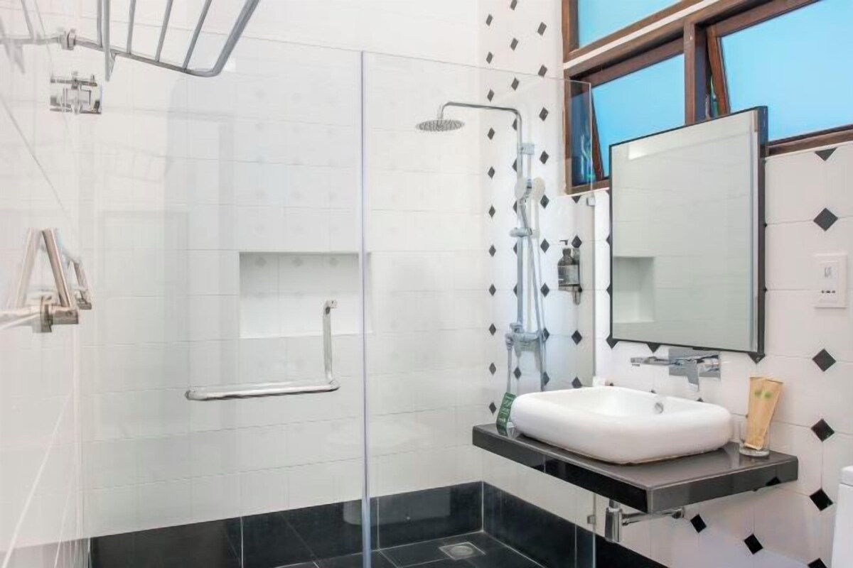 Baño | Regadera, regadera tipo lluvia, amenidades de baño gratuitas 