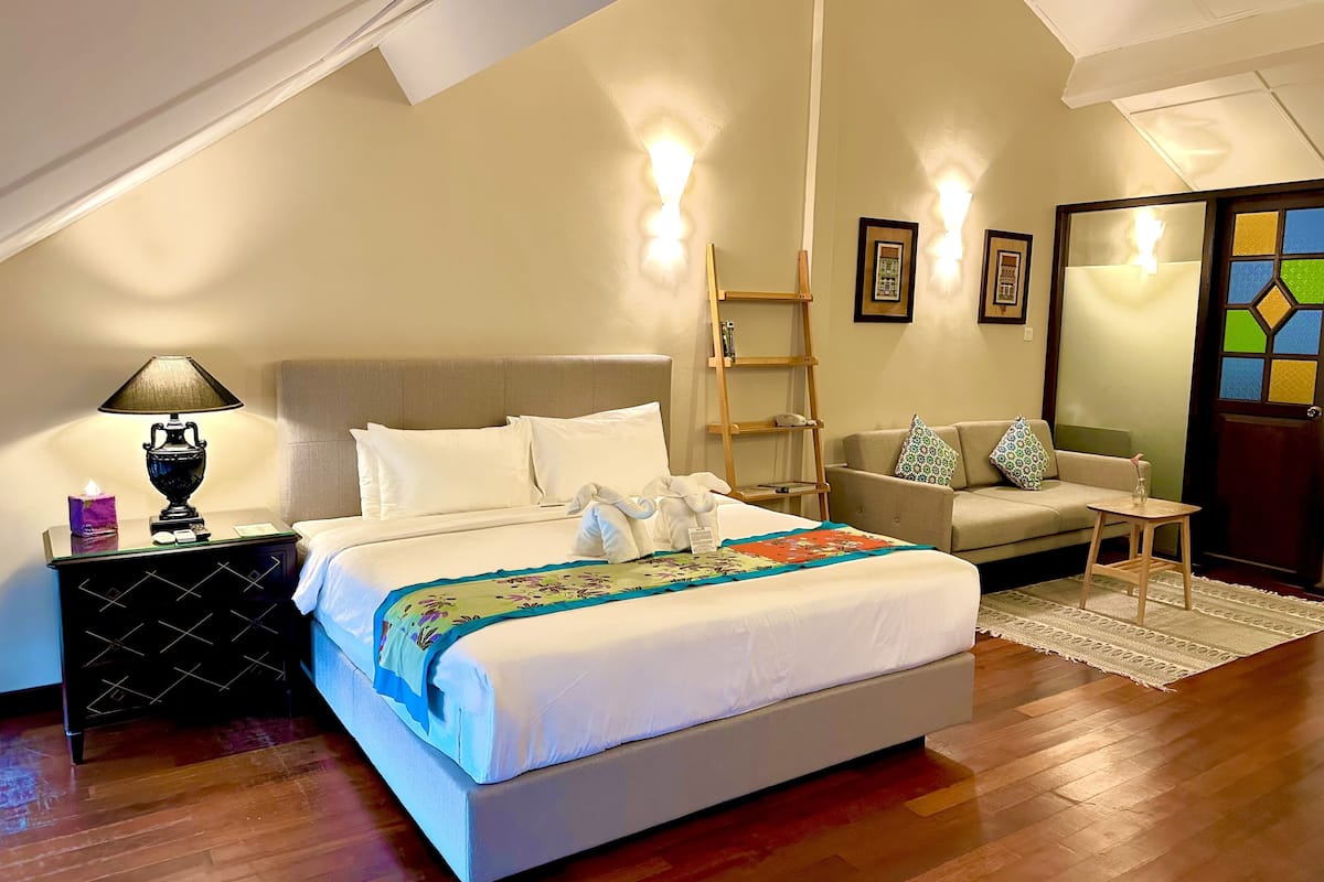 heritage room (ground floor) | 1 bedroom, minibar, in-room safe, desk