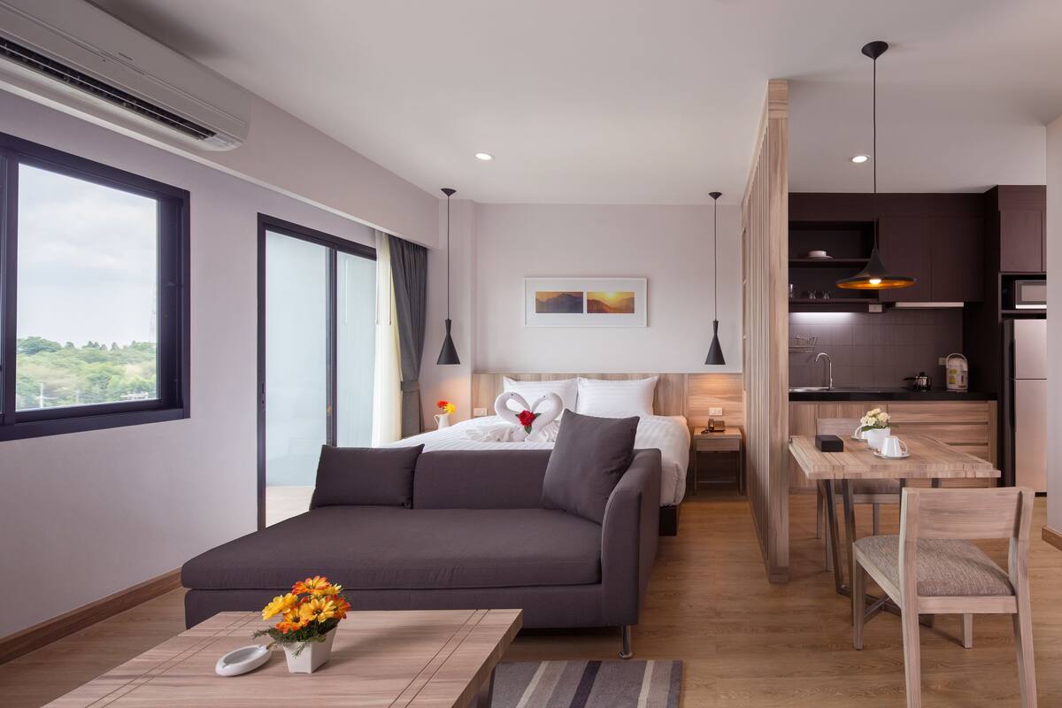 Luxury Suite Double Room | Safe på rommet, skrivebord, blendingsgardiner og wi-fi (inkludert)
