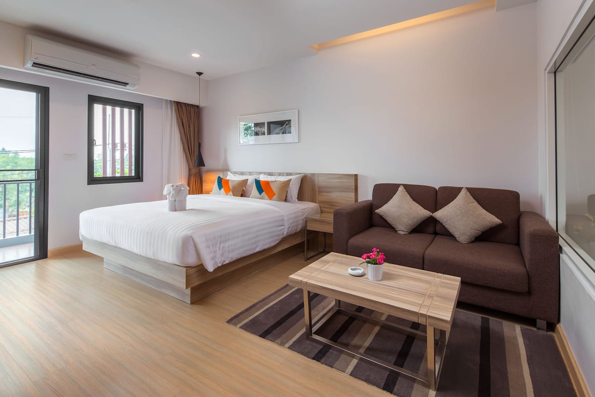 In-room safe, desk, blackout curtains, free WiFi