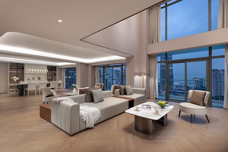 Premium bedding, in-room safe, blackout curtains, soundproofing. CM Plus Service Apartment Shenzhen Taige