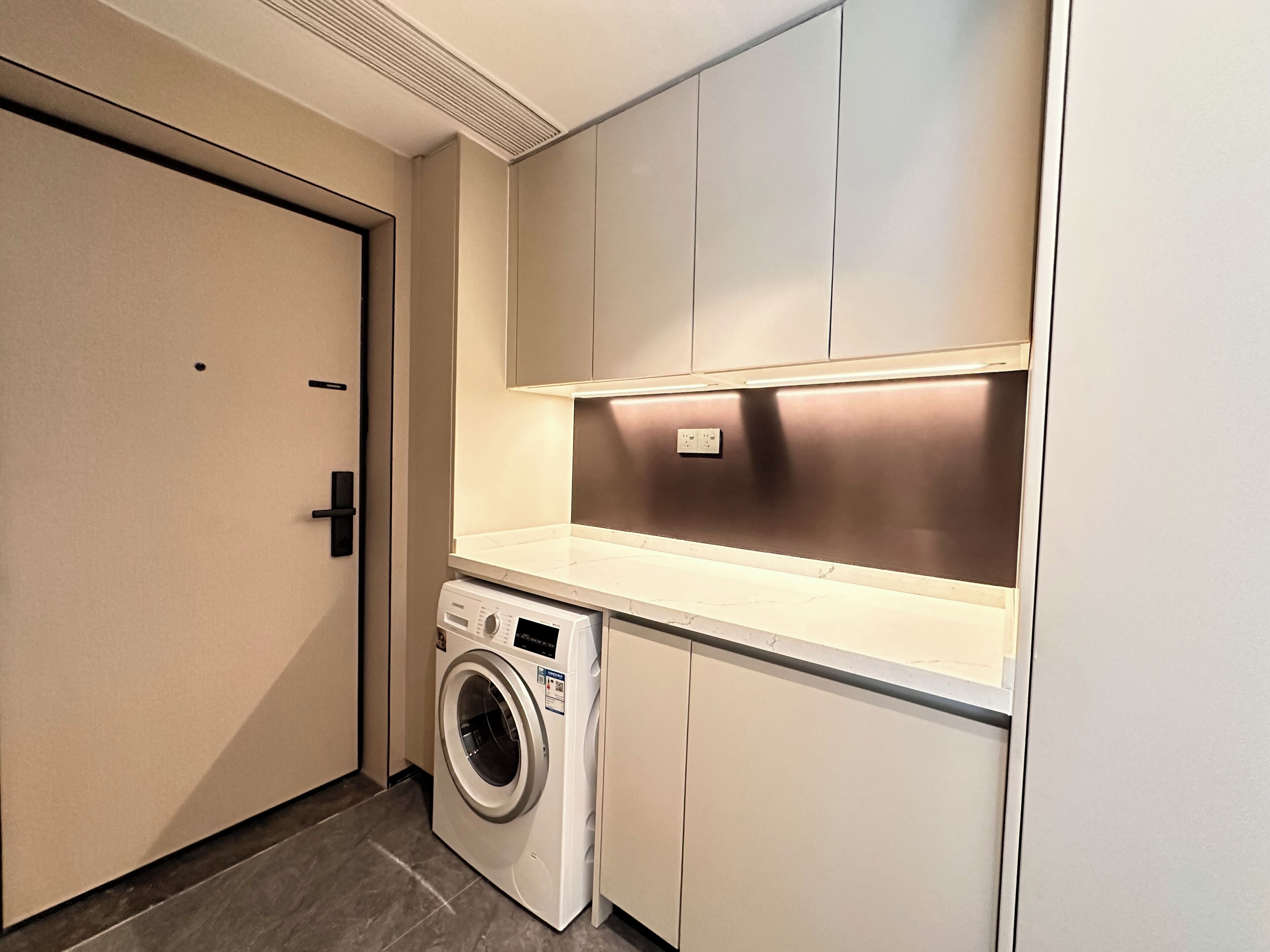 breakfast, lunch and dinner served