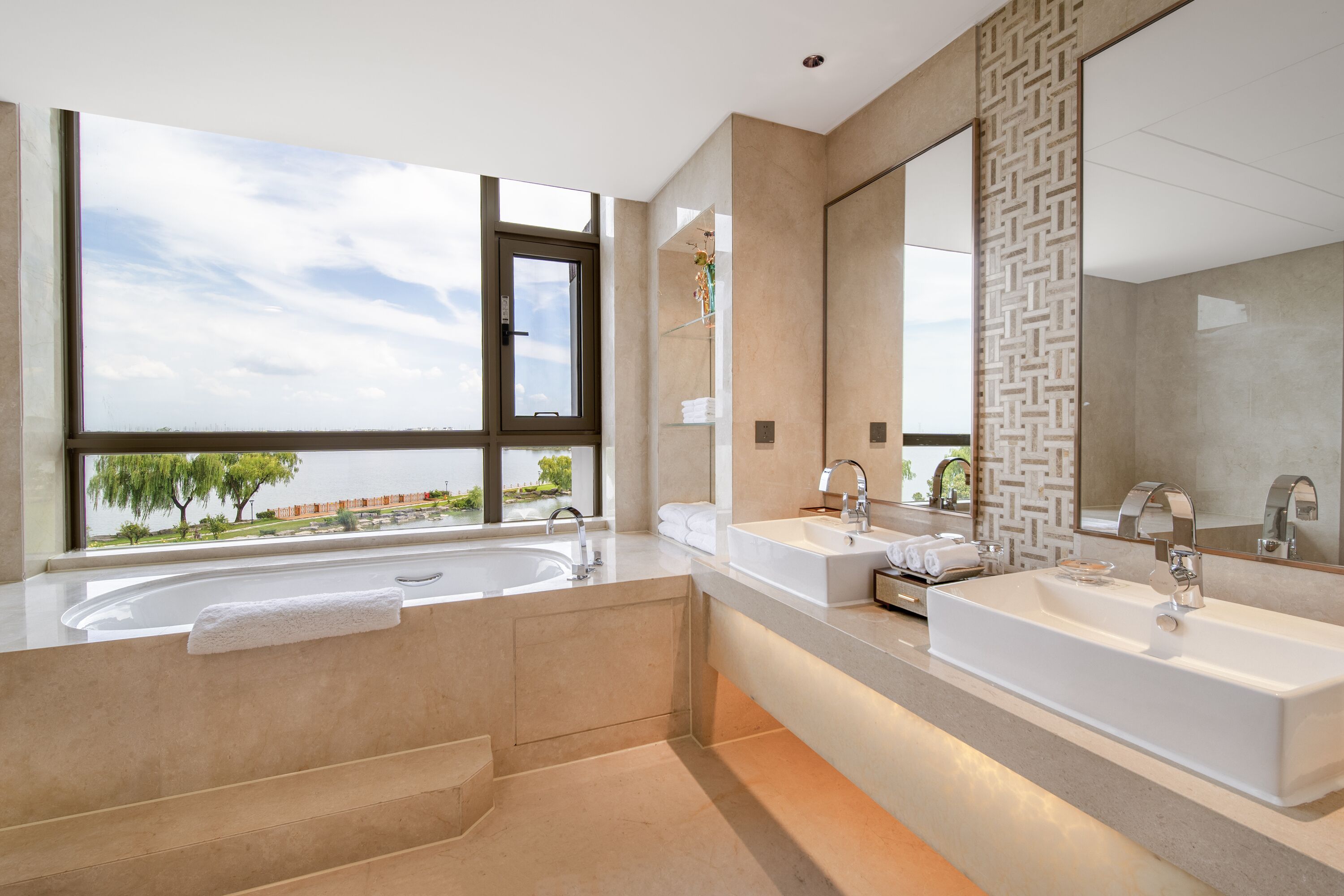 executive royal suite | bathroom | separate bathtub and shower, rainfall showerhead, free toiletries