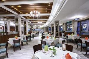 Daily buffet breakfast for a fee