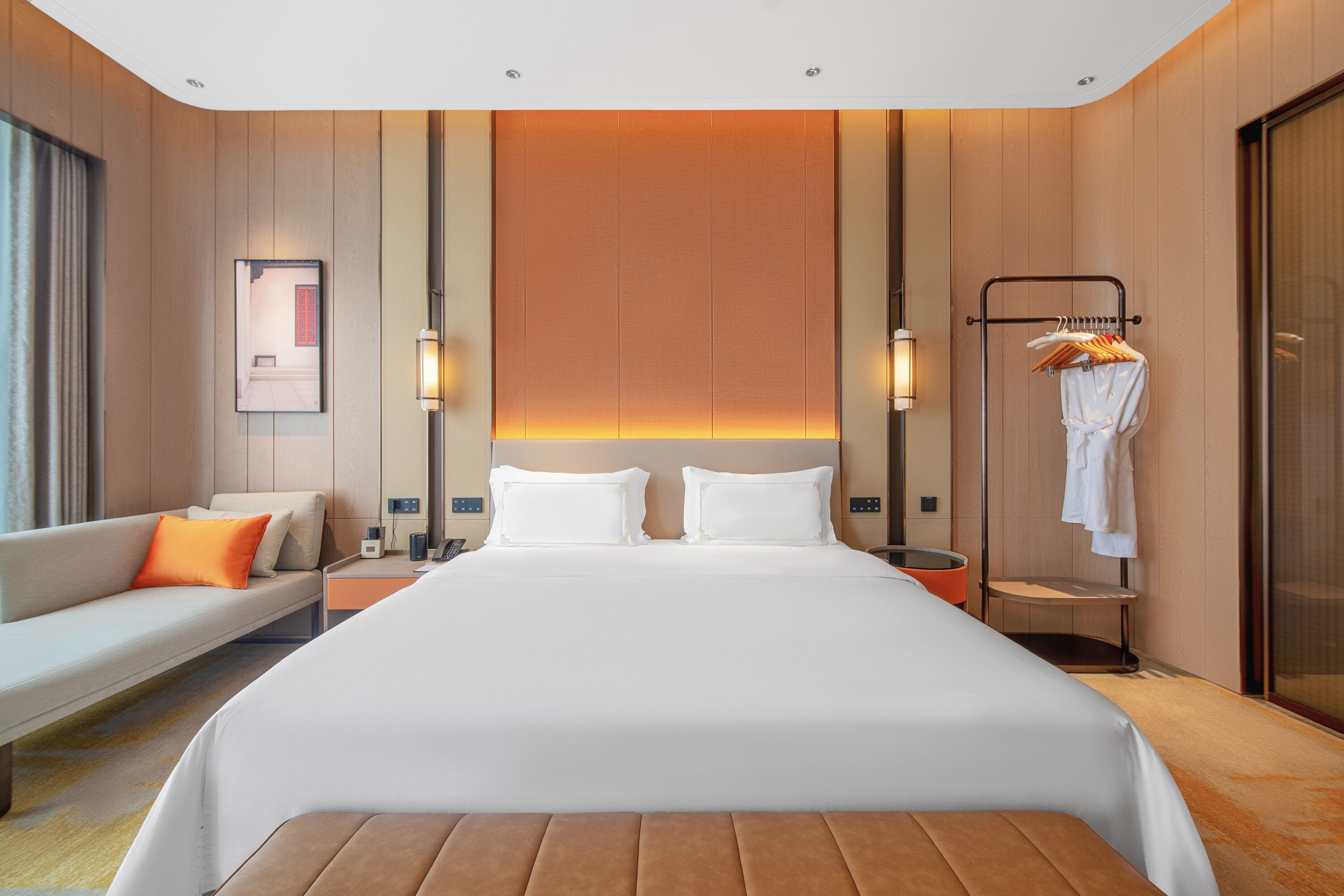 VIP Suite Lakeview | Premium bedding, free minibar, in-room safe, desk