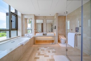 Premium Suite | Bilik Mandi | Tab mandi dan pancuran berasingan, hulu semburan mandi hujan 
