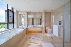 Executive Royal Suite | Bathroom | Separate tub and shower, rainfall showerhead, free toiletries
