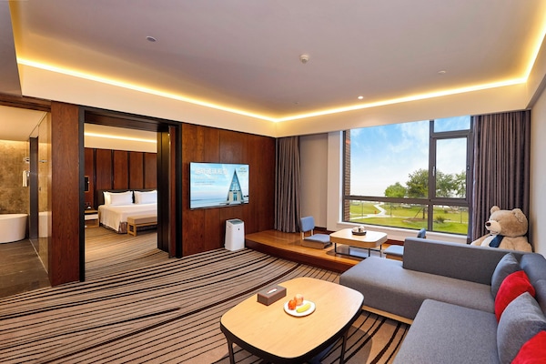 Ropa de cama de alta calidad y minibar con artículos gratuitos