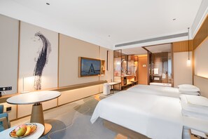 Deluxe Twin Lakeview | Premium bedding, free minibar, in-room safe, desk