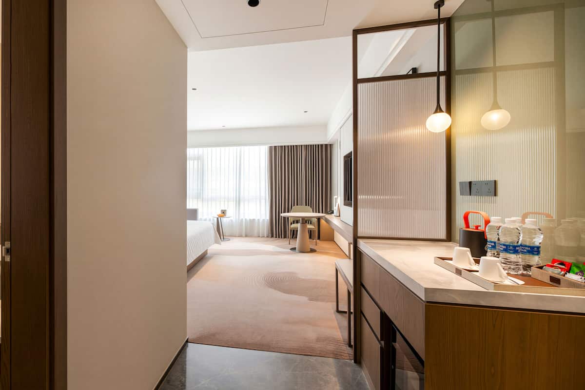 Superior Double Room, 1 King Bed | Premium bedding, free minibar, in-room safe, desk