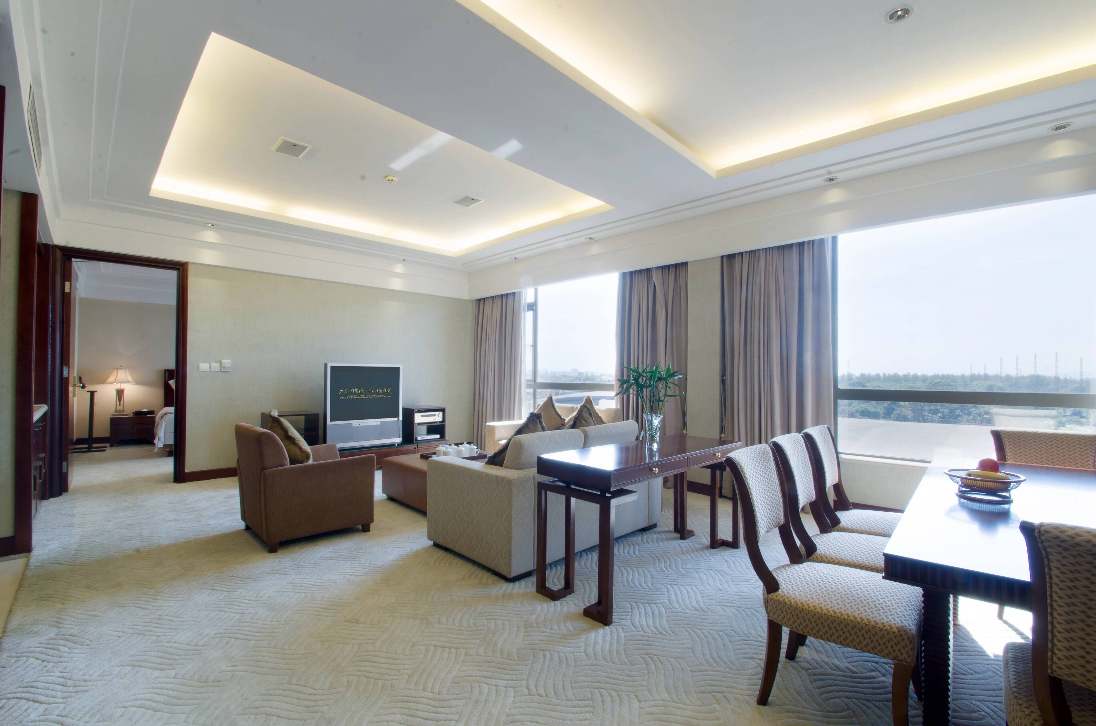 grand suite | premium bedding, free minibar, in-room safe, desk