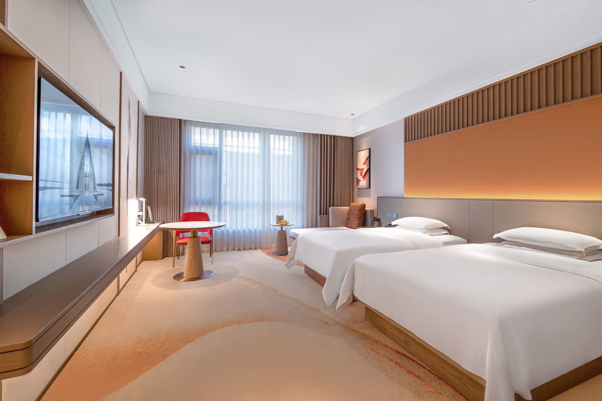 SuperiorTwin Gardenview | Premium bedding, free minibar, in-room safe, desk