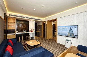 Premium bedding, free minibar, in-room safe, desk