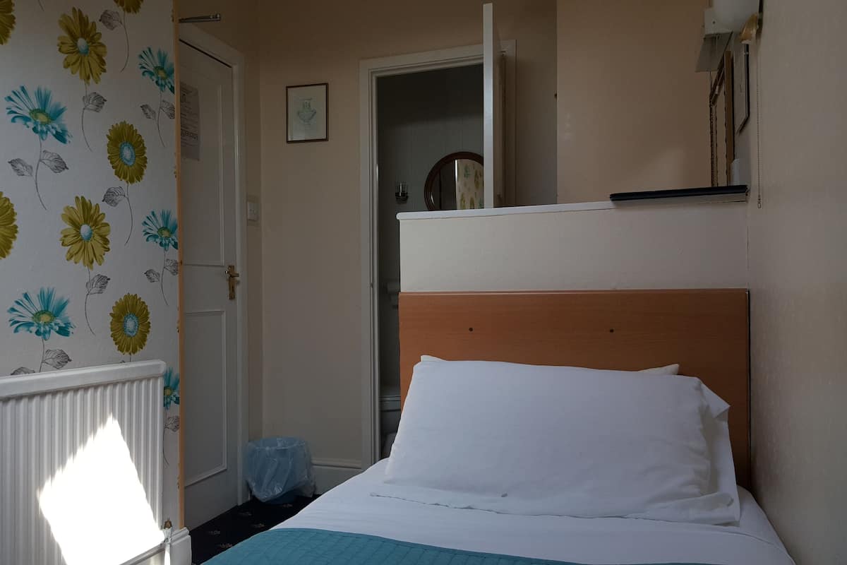 Economy Single Room, 1 Single Bed, Ensuite (Single bed - 206)