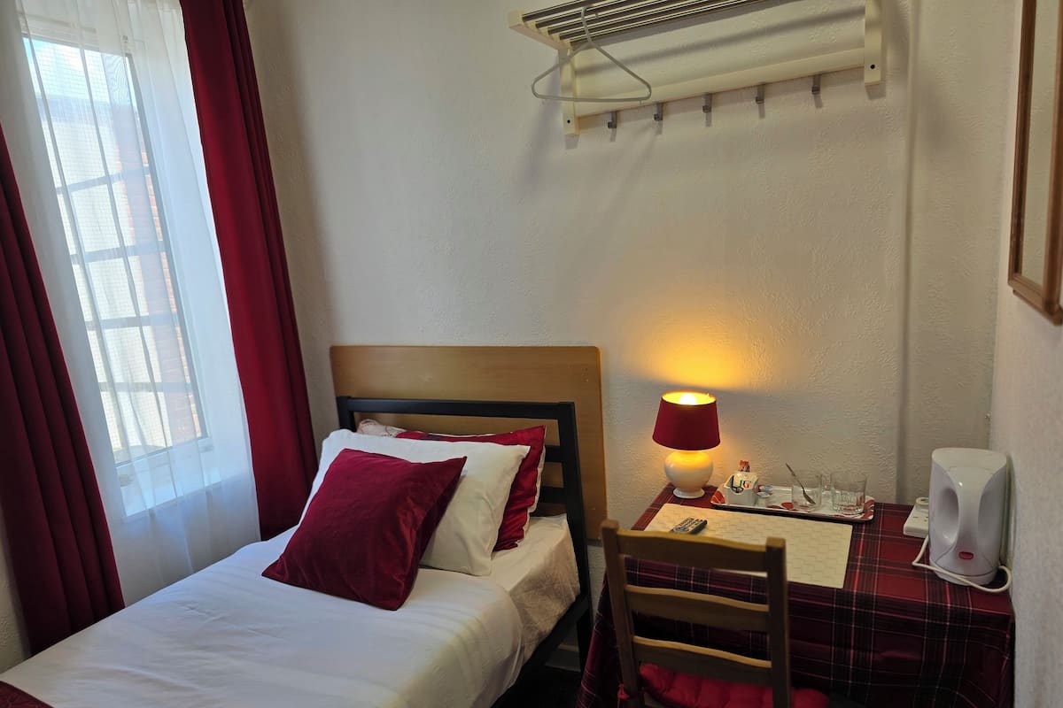 Basic Single Room, 1 Single Bed, Ensuite (Single bed - 101)